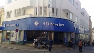 GE Money Bank změní název na Moneta, akcie půjdou na trh za 68 až 85 korun GE Money Bank změní název na Moneta, akcie půjdou na trh za 68 až 85 korun