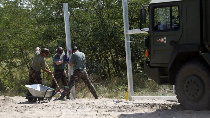 Maďarsko postavilo plot proti imigrantům Maďarsko postavilo plot proti imigrantům