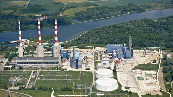 Paroplynová elektrárna v bavorském Irschingu, ilustrační foto Paroplynová elektrárna v bavorském Irschingu, ilustrační foto