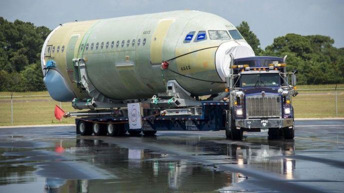 Airbus naváží první komponenty do své nové továrny v Alabamě Airbus naváží první komponenty do své nové továrny v Alabamě