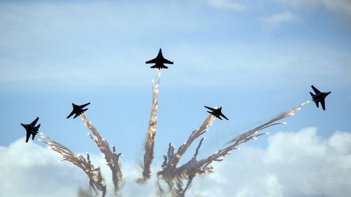 ilustrační foto, Ruské stíhačky Su-27 na aerosalonu MAKS ilustrační foto, Ruské stíhačky Su-27 na aerosalonu MAKS