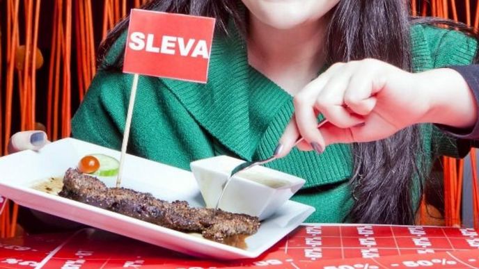 Systém hromadných slev funguje tak, že snížení ceny obchodníci či poskytovatelé služeb dají poté, co si produkt zakoupí stanovený počet zákazníků. Lidé získají výrazné slevy a podnikatelé zase zaplní volné kapacity svých služeb nebo prodají zboží starších kolekcí. Systém hromadných slev funguje tak, že snížení ceny obchodníci či poskytovatelé služeb dají poté, co si produkt zakoupí stanovený počet zákazníků. Lidé získají výrazné slevy a podnikatelé zase zaplní volné kapacity svých služeb nebo prodají zboží starších kolekcí.