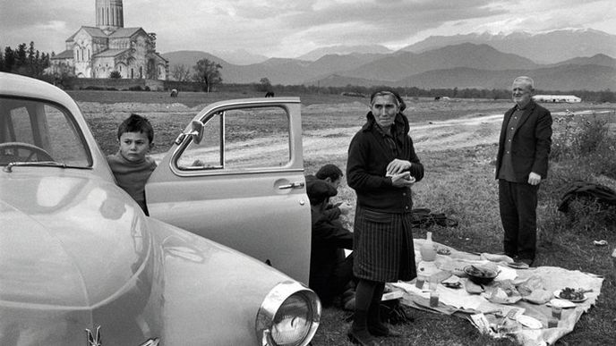 Henri Cartier-Bresson: The Compass
in the Eye: America-India-Soviet Union Henri Cartier-Bresson: The Compass
in the Eye: America-India-Soviet Union