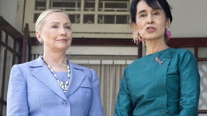 Setkání Su Ťij (vpravo) s Hillary Clintonovou Setkání Su Ťij (vpravo) s Hillary Clintonovou