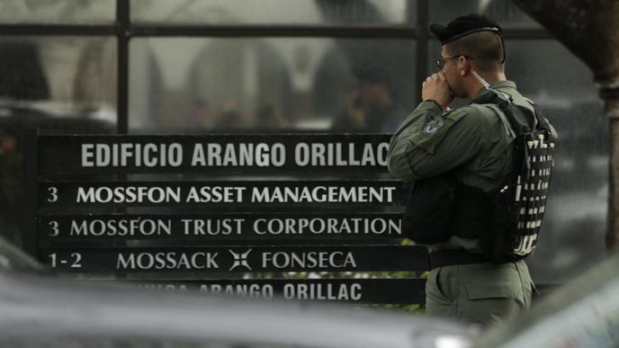 policie při zásahu ve firmě Mossack policie při zásahu ve firmě Mossack