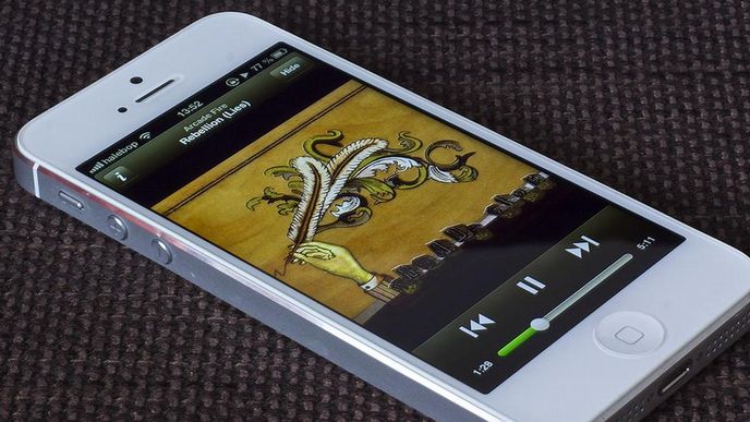 Služba Spotify na iPhonu 5 Služba Spotify na iPhonu 5