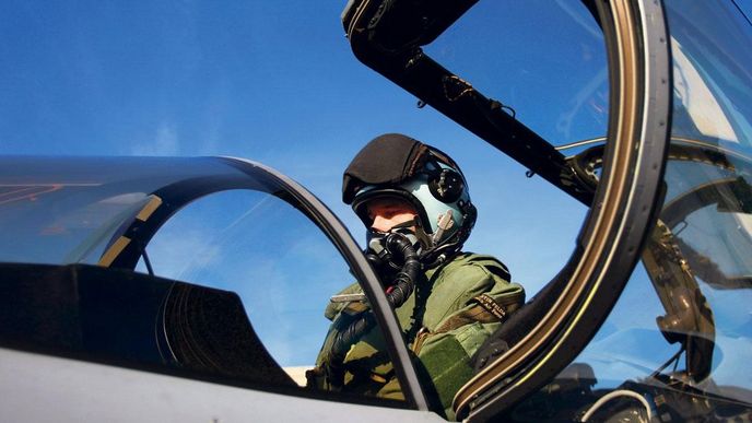 Z cvičiště na mise. V posledních týdnech čeští letci s letouny gripen pobývali až u polárního kruhu, když na letecké střelnici Vidsel cvičili ostré střelby na vzdušné cíle. Už se chystají na misi do Pobaltí a možná i na Island Z cvičiště na mise. V posledních týdnech čeští letci s letouny gripen pobývali až u polárního kruhu, když na letecké střelnici Vidsel cvičili ostré střelby na vzdušné cíle. Už se chystají na misi do Pobaltí a možná i na Island