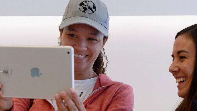 Analytici míní, že menší verze populárního tabletu nemusí být takový předvánoční hit jak se očekávalo. (Foto Profimedia) Analytici míní, že menší verze populárního tabletu nemusí být takový předvánoční hit jak se očekávalo. (Foto Profimedia)