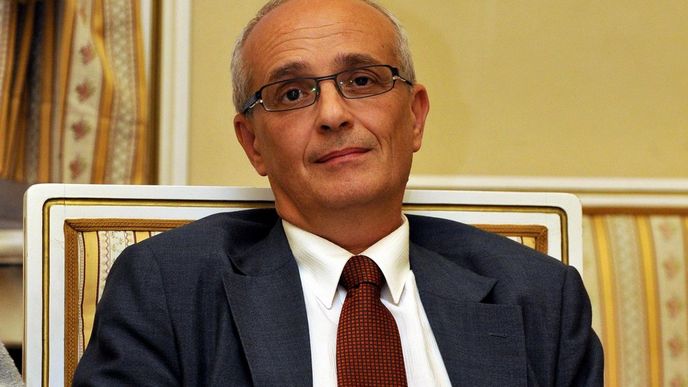 Ministr kultury Jiří Balvín odvolal ředitele Národního divadla v Praze Jana Buriana (na archivním snímku ze 14. května 2013), který se měl 1. srpna ujmout funkce. Ministr kultury Jiří Balvín odvolal ředitele Národního divadla v Praze Jana Buriana (na archivním snímku ze 14. května 2013), který se měl 1. srpna ujmout funkce.