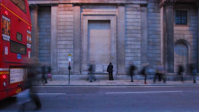 Ruch na ulici u Bank of England Ruch na ulici u Bank of England