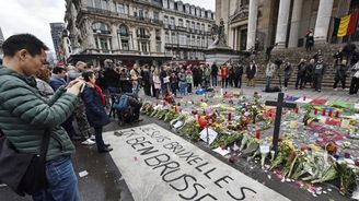 Jeden z bruselských útočníků je stále na útěku, policie čelí kritice Jeden z bruselských útočníků je stále na útěku, policie čelí kritice