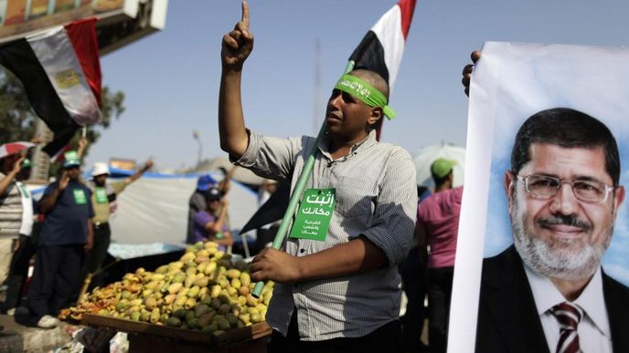 V ulicích Káhiry stále protestují příznivci svrženého prezidenta Muhammada Mursího V ulicích Káhiry stále protestují příznivci svrženého prezidenta Muhammada Mursího