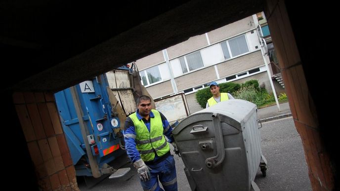 Odvoz komunální odpadu příští rok podraží. Odvoz komunální odpadu příští rok podraží.