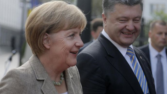 Angela Merkelová a Petro Porošenko při setkání v Kyjevě Angela Merkelová a Petro Porošenko při setkání v Kyjevě