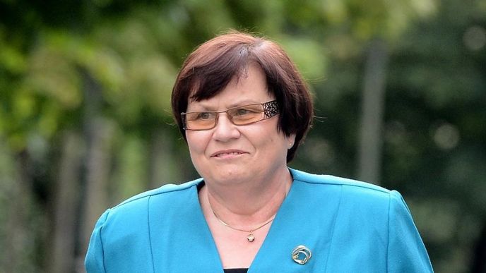 Bývalá nejvyšší státní zástupkyně Marie Benešová, která je ve hře jako budoucí ministryně spravedlnosti, přichází 26. června do Kramářovy vily, kde se setkala s premiérem Jiřím Rusnokem. Bývalá nejvyšší státní zástupkyně Marie Benešová, která je ve hře jako budoucí ministryně spravedlnosti, přichází 26. června do Kramářovy vily, kde se setkala s premiérem Jiřím Rusnokem.