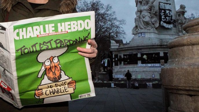 Výtisk francouzského časopisu Charlie Hebdo z 14. ledna 2015, který měl na obálce obrázek plačícího proroka Mohameda Výtisk francouzského časopisu Charlie Hebdo z 14. ledna 2015, který měl na obálce obrázek plačícího proroka Mohameda