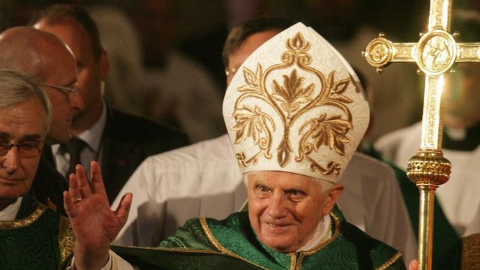 Papež Benedikt XVI. vyzval mezinárodní společenství k diplomatickému řešení konfliktu v Libyi. Papež Benedikt XVI. vyzval mezinárodní společenství k diplomatickému řešení konfliktu v Libyi.