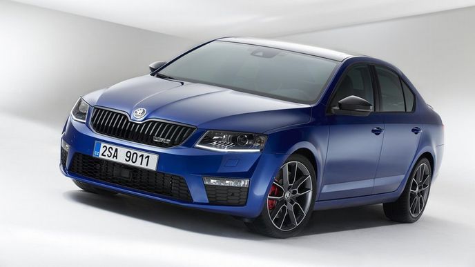 Dostatek síly novému modelu ŠKODA Octavia RS poskytují dva nové motory. Pod kapotou pracuje buď dvoulitrový benzinový motor o výkonu 162 kW (220 k) nebo dvoulitrový vznětový motor o výkonu 135 kW (184 k). Benzinový motor 2,0 TSI ve spojení s ručně řazenou šestistupňovou převodovkou umožňuje vozu Octavia RS zrychlení u 0 na 100 km/h za pouhých 6,8 s. Maximální rychlost činí 248 km/h a je tak o 6 km/h vyšší než tomu bylo u druhé generace vozu Octavia RS. S novým vznětovým motorem 2,0 TDI Octavia RS akceleruje z 0 na 100 km/h za 8,1 s, maximální rychlost této motorizace je 232 km/h (s ručně řazenou šestistupňovou převodovkou). Dostatek síly novému modelu ŠKODA Octavia RS poskytují dva nové motory. Pod kapotou pracuje buď dvoulitrový benzinový motor o výkonu 162 kW (220 k) nebo dvoulitrový vznětový motor o výkonu 135 kW (184 k). Benzinový motor 2,0 TSI ve spojení s ručně řazenou šestistupňovou převodovkou umožňuje vozu Octavia RS zrychlení u 0 na 100 km/h za pouhých 6,8 s. Maximální rychlost činí 248 km/h a je tak o 6 km/h vyšší než tomu bylo u druhé generace vozu Octavia RS. S novým vznětovým motorem 2,0 TDI Octavia RS akceleruje z 0 na 100 km/h za 8,1 s, maximální rychlost této motorizace je 232 km/h (s ručně řazenou šestistupňovou převodovkou).