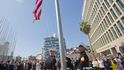 Vlajka před americkou ambasádou v Havaně Vlajka před americkou ambasádou v Havaně