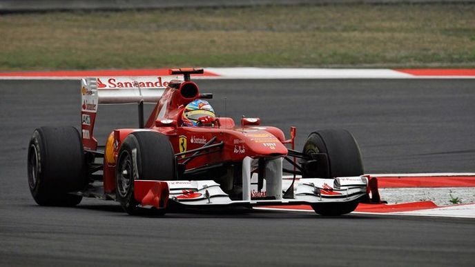 Ferrari řízené Fernandem Alonsem Ferrari řízené Fernandem Alonsem