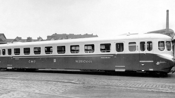 M 260.001, přezdívaný Stříbrný šíp (Archiv ČD) M 260.001, přezdívaný Stříbrný šíp (Archiv ČD)
