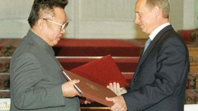 Kim Čong-il na návštěvě Moskvy v roce 2001. Kim Čong-il na návštěvě Moskvy v roce 2001.