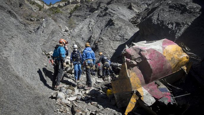 Záchranáři u trosek letounu Germanwings Záchranáři u trosek letounu Germanwings