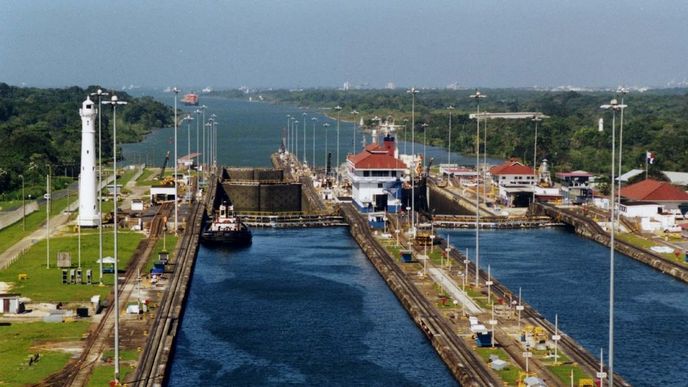 Panamský průplav, Pohled na zdymadla Gatun Locks Panamský průplav, Pohled na zdymadla Gatun Locks