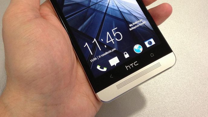 Telefon HTC (ilustrační foto) Telefon HTC (ilustrační foto)