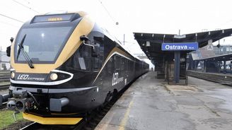 Reportáž: Prvním Leo Expressem se svezla třicítka cestujících Reportáž: Prvním Leo Expressem se svezla třicítka cestujících