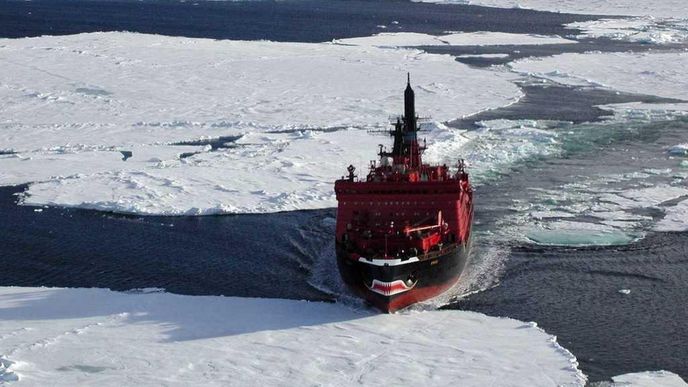 Ruský atomový ledoborec Jamal při plavbě Severním ledovým oceánem Ruský atomový ledoborec Jamal při plavbě Severním ledovým oceánem