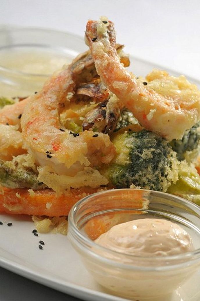 Zámořská inspirace. Pod asijskými pokrmy je podepsán hlavní šéfkuchař skupiny Kampa Group Marek Raditsch, který má za sebou stáž ve vyhlášené newyorské restauraci Nobu Zámořská inspirace. Pod asijskými pokrmy je podepsán hlavní šéfkuchař skupiny Kampa Group Marek Raditsch, který má za sebou stáž ve vyhlášené newyorské restauraci Nobu