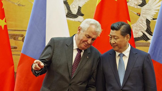 Prezident Miloš Zeman (vlevo) se setkal 27. října s čínským prezidentem Si Ťin-pchingem (vpravo) v Pekingu. Prezident Miloš Zeman (vlevo) se setkal 27. října s čínským prezidentem Si Ťin-pchingem (vpravo) v Pekingu.