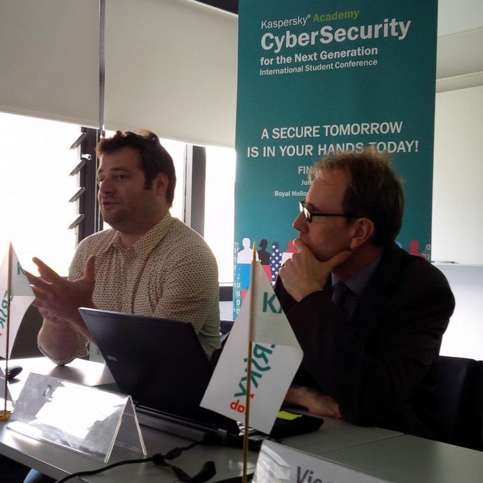Hledá se nová generace pro ochranu světa. Sergej Novikov z Kaspersky Lab (vlevo). Hledá se nová generace pro ochranu světa. Sergej Novikov z Kaspersky Lab (vlevo).