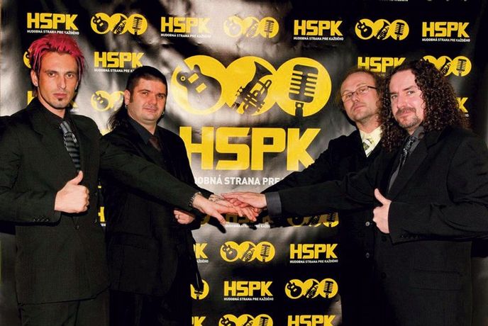 Hudba pro všechny. O přízeň voličů chtějí usilovat i tváře showbyznysu. „Hudební stranu pro každého“ založily skupiny Horkýže Slíže, Polemic a Konflikt. Partaj chce dostat více peněz do kultury, zavést hudební předměty ve školách, koncertní poukazy pro všechny a posunout noční klid. Hudba pro všechny. O přízeň voličů chtějí usilovat i tváře showbyznysu. „Hudební stranu pro každého“ založily skupiny Horkýže Slíže, Polemic a Konflikt. Partaj chce dostat více peněz do kultury, zavést hudební předměty ve školách, koncertní poukazy pro všechny a posunout noční klid.