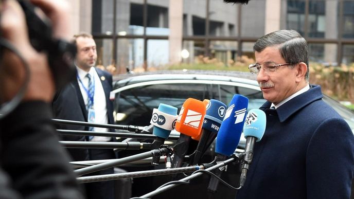 Turecký premiér Ahmet Davutoglu na summitu EU-Turecko Turecký premiér Ahmet Davutoglu na summitu EU-Turecko