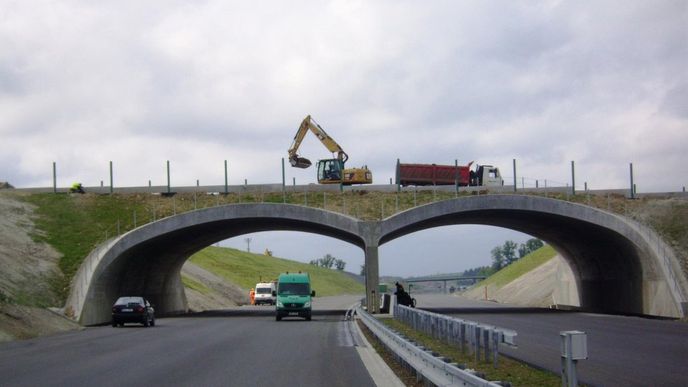 Stavba dálnice D3 finišuje Stavba dálnice D3 finišuje