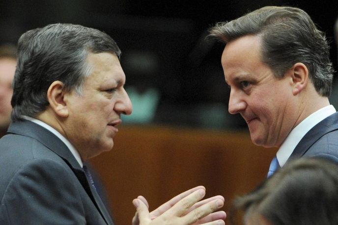 Cameron tvrdí, že rozdělení Evropy ho nijak neděsí. Unie se prý vždycky pohybovala vpřed různými rychlostmi a on je rád, že Británie není součástí eurozóny ani schengenského prostoru. Cameron tvrdí, že rozdělení Evropy ho nijak neděsí. Unie se prý vždycky pohybovala vpřed různými rychlostmi a on je rád, že Británie není součástí eurozóny ani schengenského prostoru.
