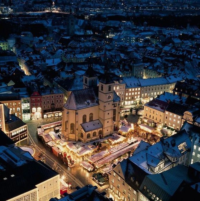 Regensburg, kde předvánoční radovánky najdete například na náměstí Neupfarrplatz, hrál významnou roli v raných českých dějinách Regensburg, kde předvánoční radovánky najdete například na náměstí Neupfarrplatz, hrál významnou roli v raných českých dějinách