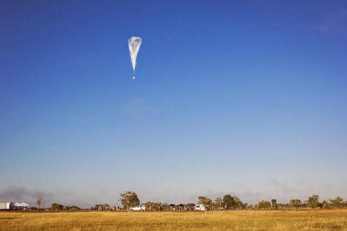 Tento nevzhledný „sáček“ odstartoval v létě z Brazilie, aby navštívil několik jihoamerických zemí, přelétl Atlantik, Afriku a dostal se až do Oceánie. Tento nevzhledný „sáček“ odstartoval v létě z Brazilie, aby navštívil několik jihoamerických zemí, přelétl Atlantik, Afriku a dostal se až do Oceánie.