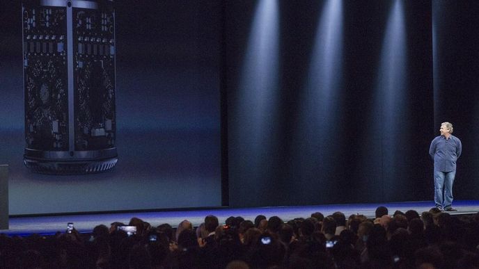 Šéf marketingu Applu Phill Schiller: Víc už inovovat nemůžeme Šéf marketingu Applu Phill Schiller: Víc už inovovat nemůžeme