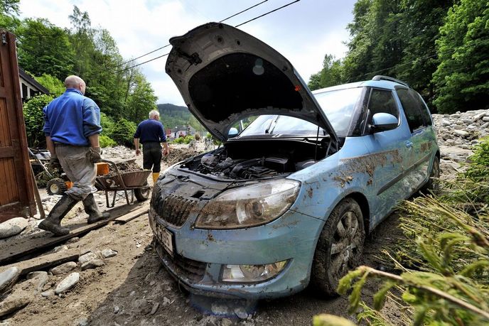 Přívalová povodeň nadělala v krkonošském městečku Svoboda nad Úpou škody za desítky milionů korun Přívalová povodeň nadělala v krkonošském městečku Svoboda nad Úpou škody za desítky milionů korun