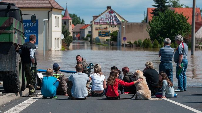 Obyvatelé Mlékojed u Litoměřic čekají na kulminaci Labe Obyvatelé Mlékojed u Litoměřic čekají na kulminaci Labe