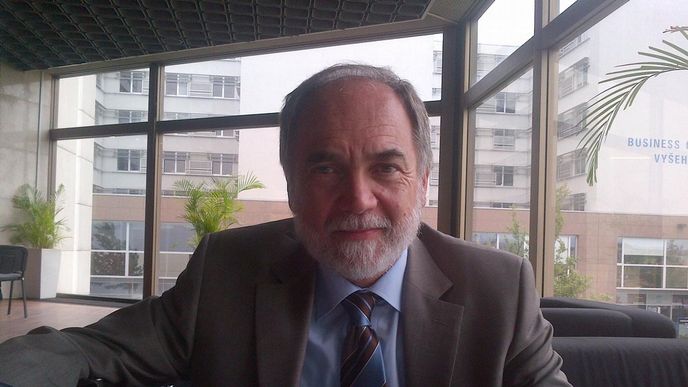 Technologický šéf Fujitsu Joseph Reger. Technologický šéf Fujitsu Joseph Reger.