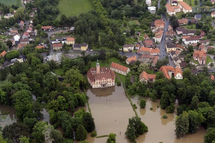 Labem zatopený zámek Liběchov Labem zatopený zámek Liběchov