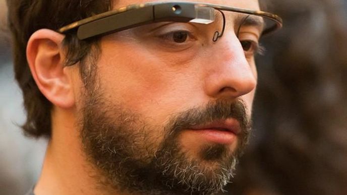 Sergey Brin a zatím stále napůl tajné chytré brýle Google Glass Sergey Brin a zatím stále napůl tajné chytré brýle Google Glass