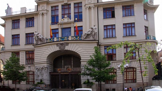 Architekti požadují zrušení výběrového řízení na šéfa Útvaru rozvoje hlavního města Prahy. Architekti požadují zrušení výběrového řízení na šéfa Útvaru rozvoje hlavního města Prahy.