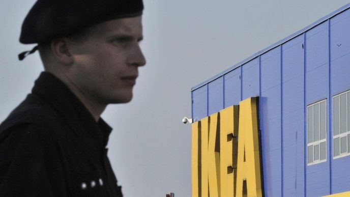 Policie evakuovala všechny čtyři obchodní domy Ikea v České republice. Policie evakuovala všechny čtyři obchodní domy Ikea v České republice.