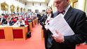 Zastupitelé zároveň zrušili všechny výbory zastupitelstva. Výjimkou jsou výbory finanční, kontrolní a výbor pro výchovu a vzdělání, které musí být podle jednacího řádu zastupitelstva vždy zřízeny. Návrh na zrušení výborů předložili zastupitelé ČSSD. Svůj krok zdůvodnili tím, že by po odvolání občanských demokratů neměly výbory svého radního. Zastupitelé zároveň zrušili všechny výbory zastupitelstva. Výjimkou jsou výbory finanční, kontrolní a výbor pro výchovu a vzdělání, které musí být podle jednacího řádu zastupitelstva vždy zřízeny. Návrh na zrušení výborů předložili zastupitelé ČSSD. Svůj krok zdůvodnili tím, že by po odvolání občanských demokratů neměly výbory svého radního.