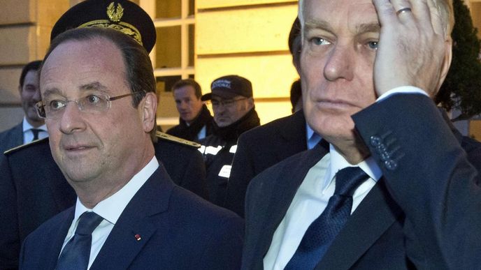 Francouzský prezident Francois Hollande (vlevo) a premiér Jean-Marc Ayrault. Francouzský prezident Francois Hollande (vlevo) a premiér Jean-Marc Ayrault.